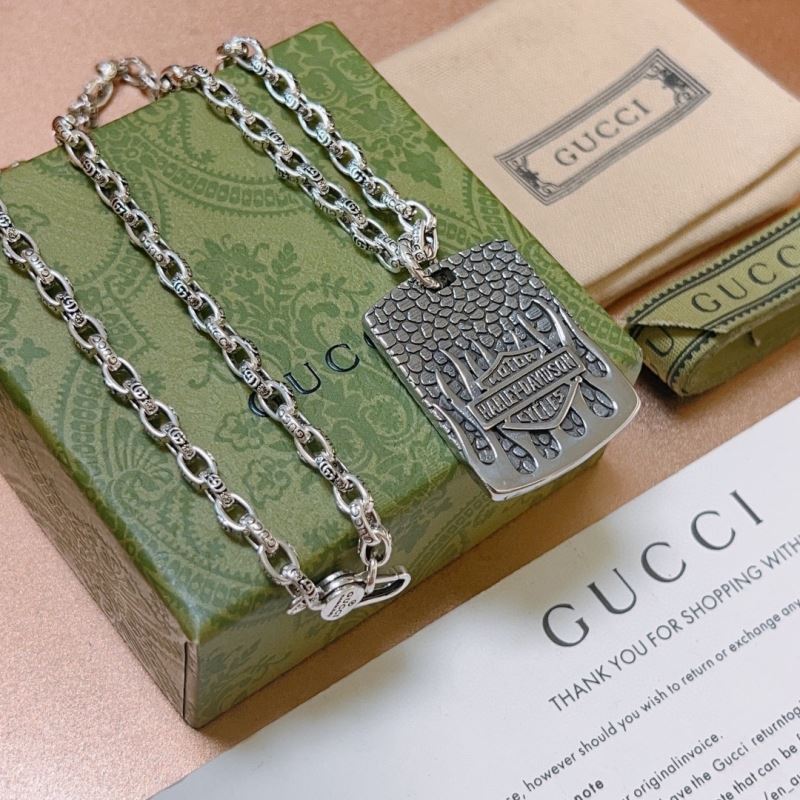 G*u*i necklaces
